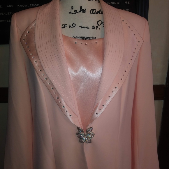 2 piece peach suit - Picture 2 of 2